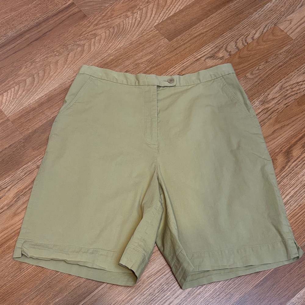 Vintage Faconnable casual beige high-waist shorts. Size 10.